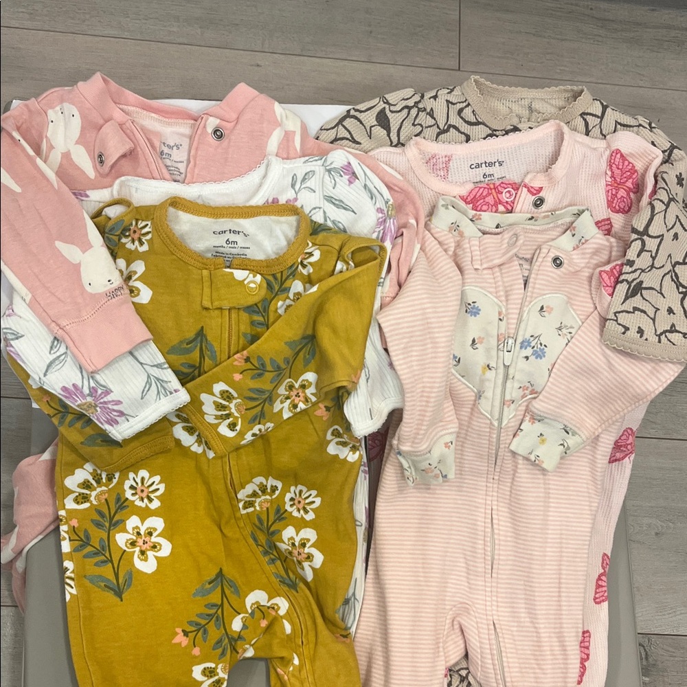 Carter's bundle 6 months Footies